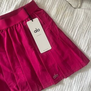 Alo yoga varsity tennis skirt in limited edition hot pink brand new